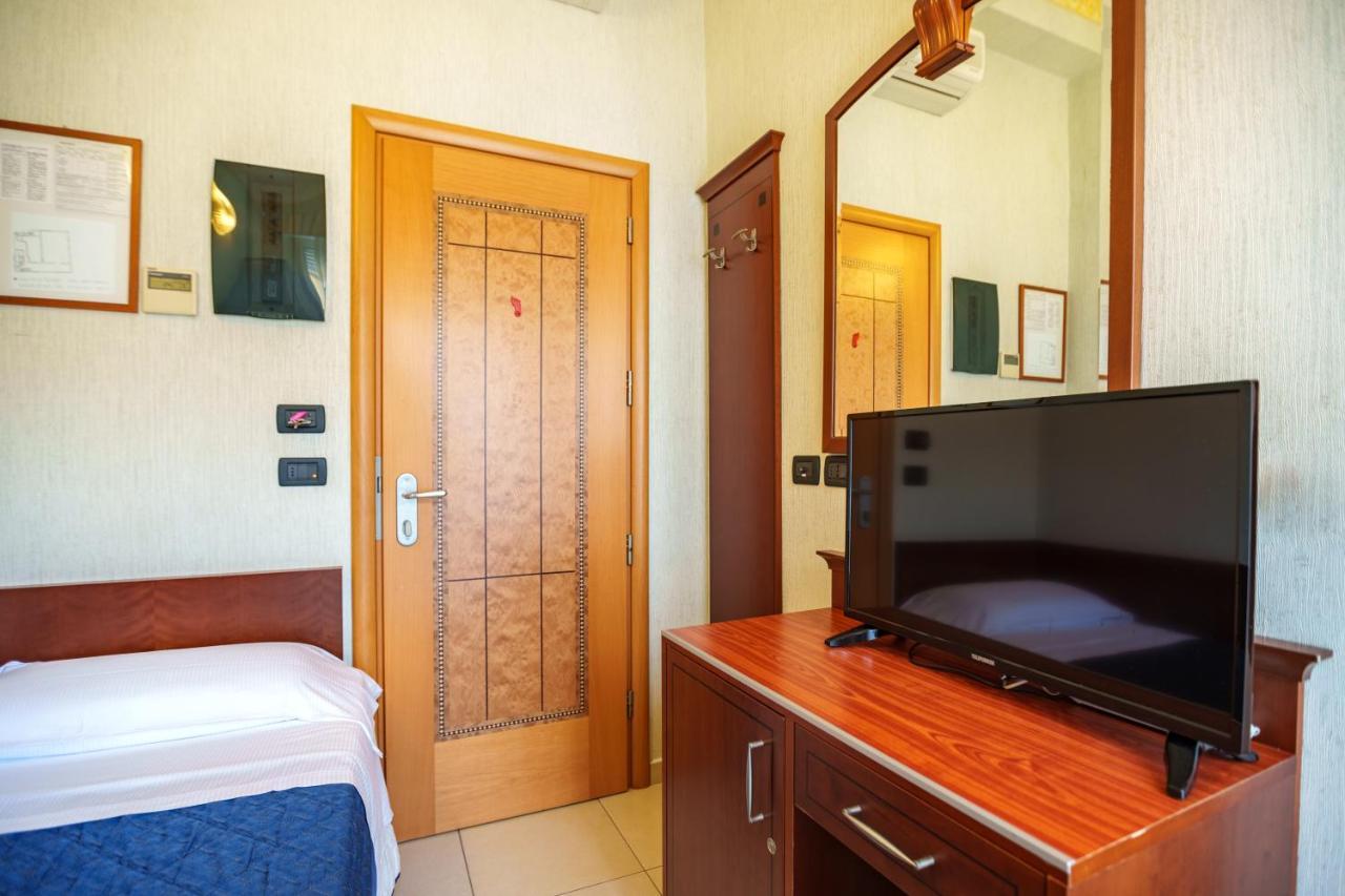 Hotel Rex Rimini Exterior photo